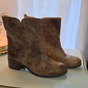 Vintage Brown Leather Heeled Boots